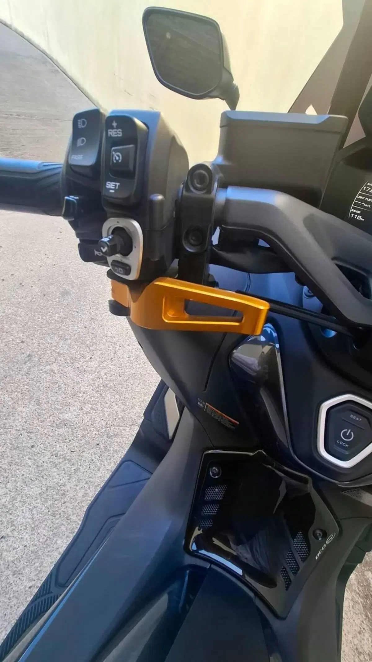Yamaha T-Max 560 Tech Max (2022 - 24) (8)