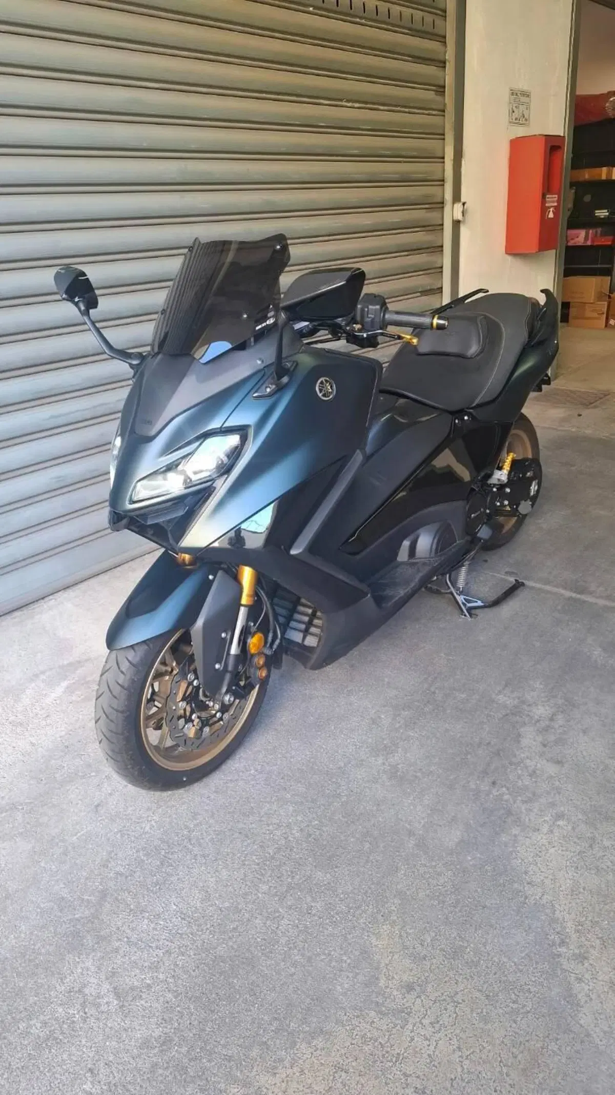 Yamaha T-Max 560 Tech Max (2022 - 24) (20)