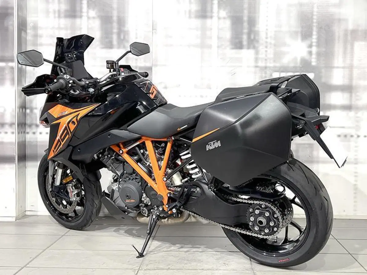 KTM 1290 Super Duke GT (2021 - 25) (2)