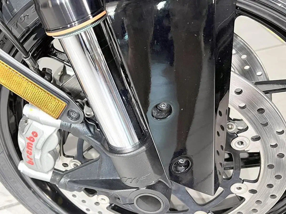 KTM 1290 Super Duke GT (2021 - 25) (4)