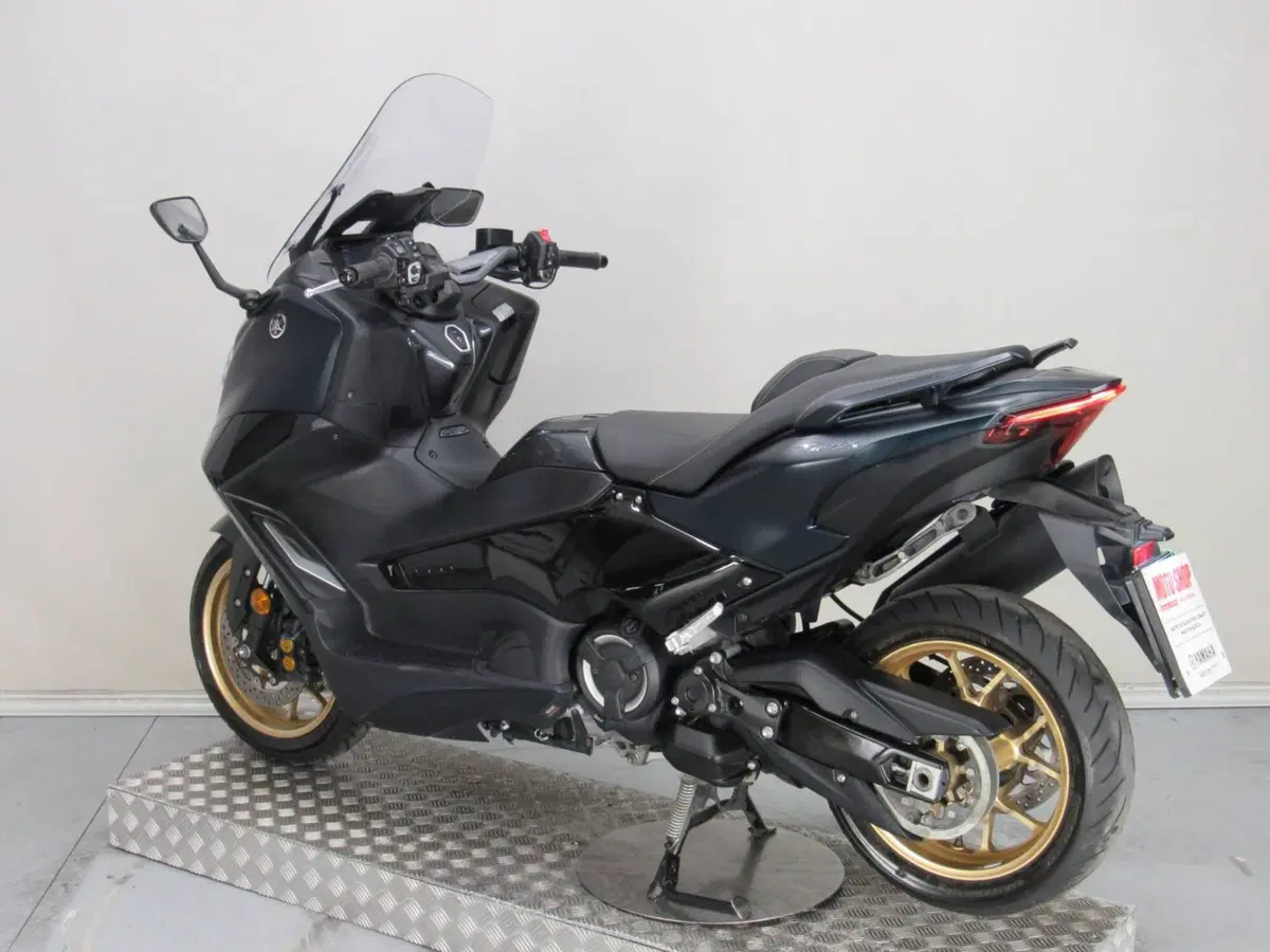 Yamaha T-Max 560 Tech Max (2022 - 24) (6)