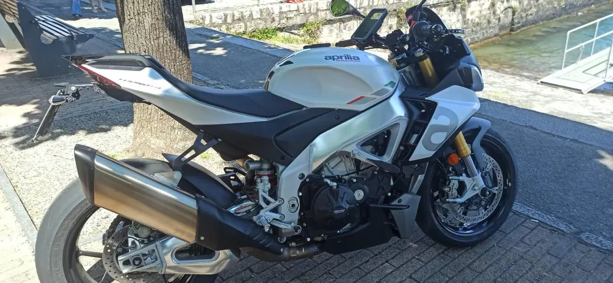 Aprilia Tuono V4 (2021 - 24) (7)