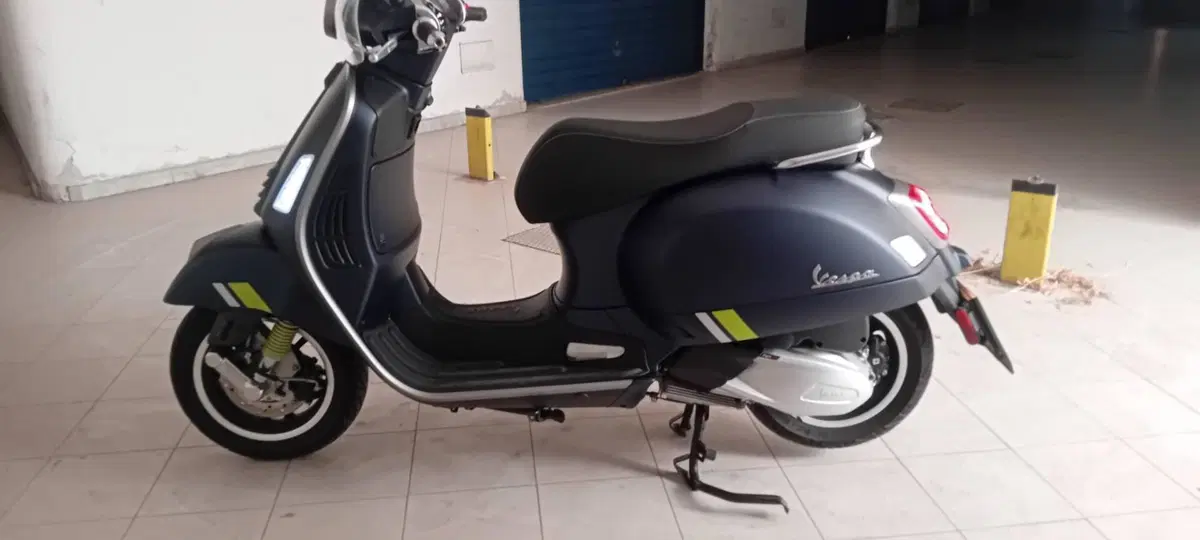Vespa GTS 300 Super Tech (2023 - 24) (2)