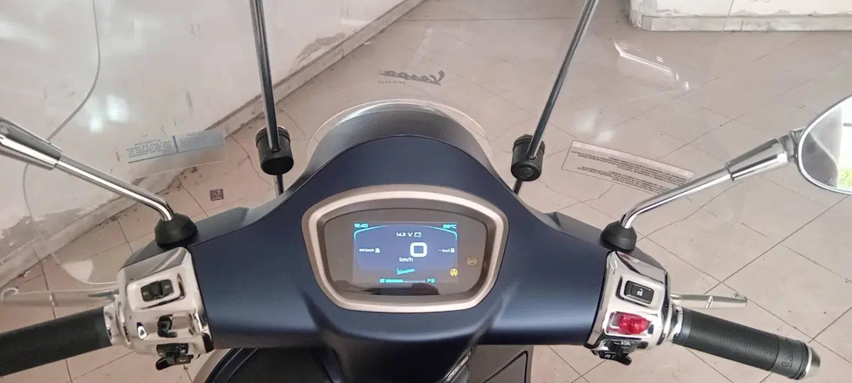 Vespa GTS 300 Super Tech (2023 - 24) (9)