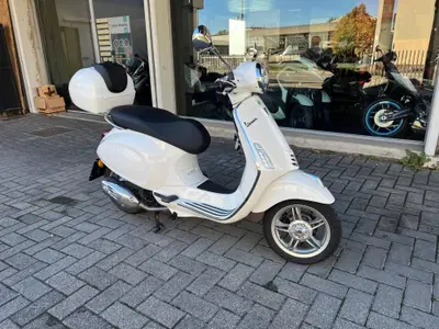 Vespa Primavera 125 (2024 - 25) usata