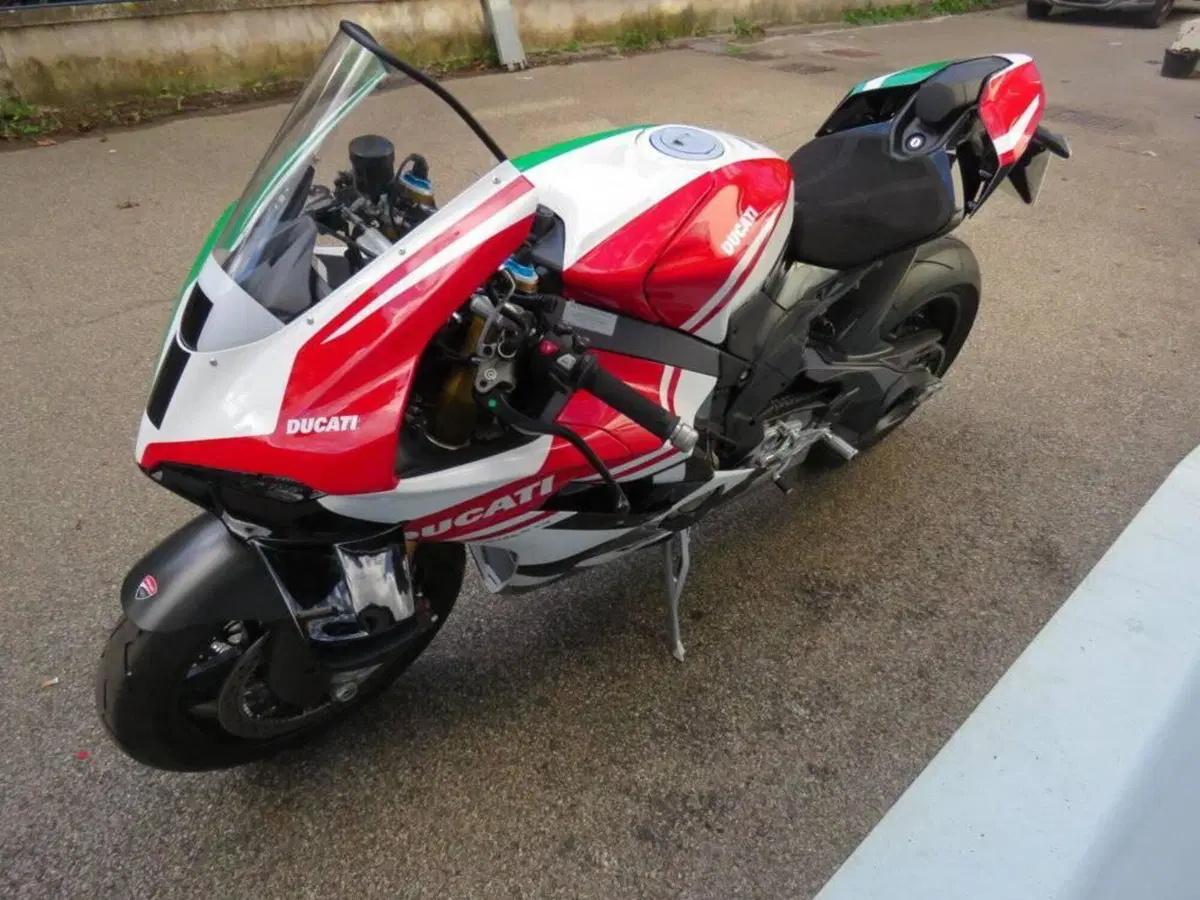 Ducati Panigale V4 Tricolore (2025 - 26) (4)