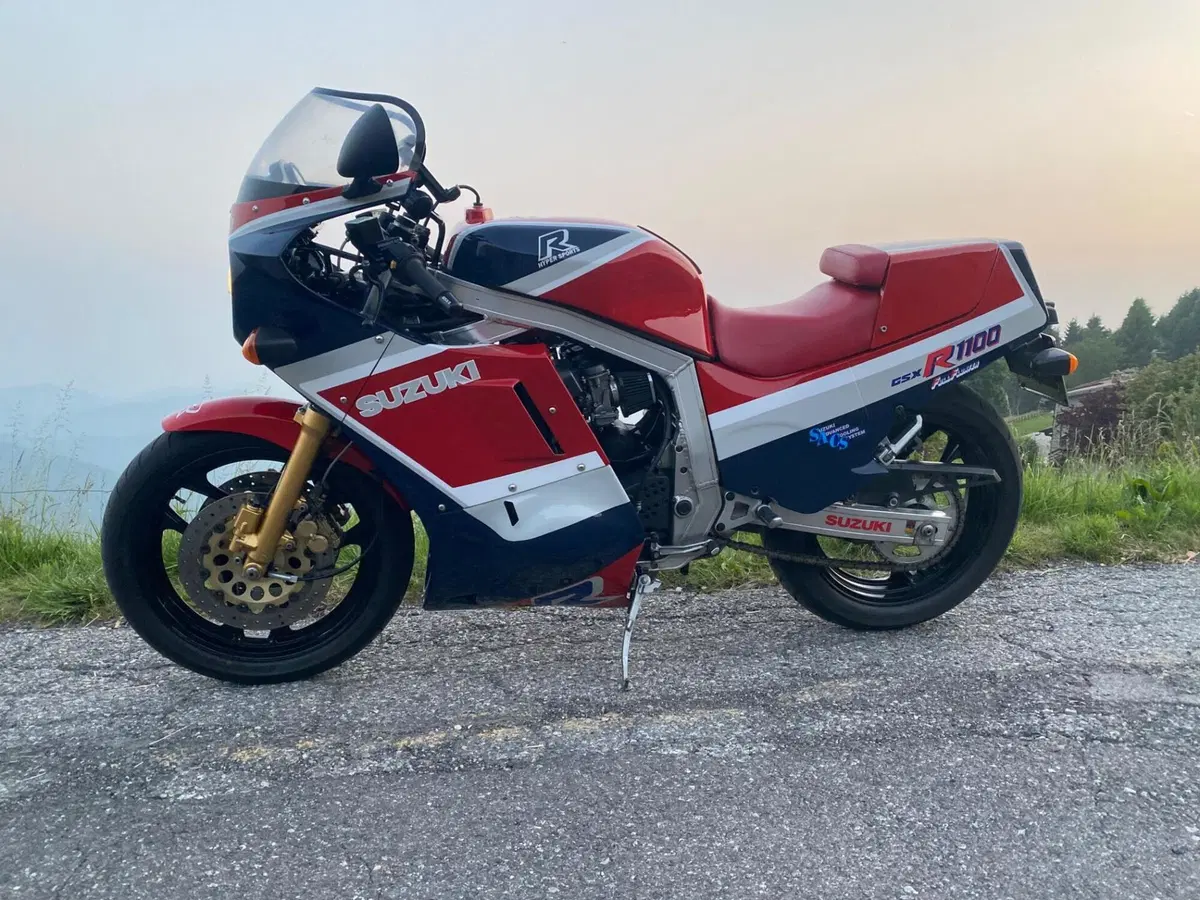 Suzuki Gsx 1100 r (2)