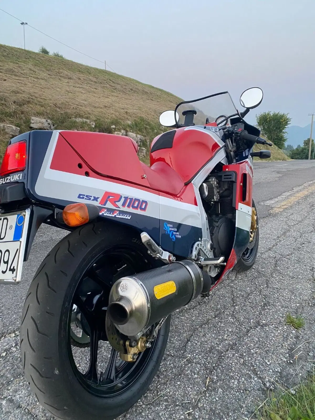 Suzuki Gsx 1100 r (3)