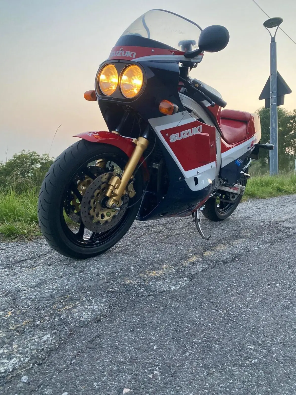 Suzuki Gsx 1100 r (5)