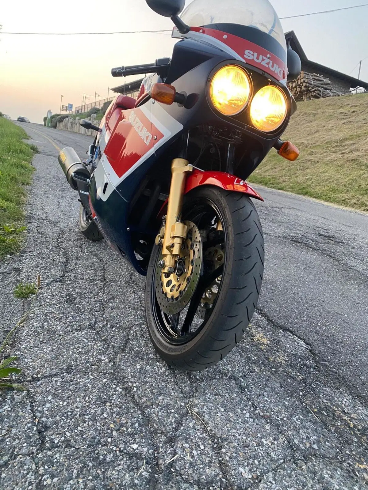 Suzuki Gsx 1100 r (6)