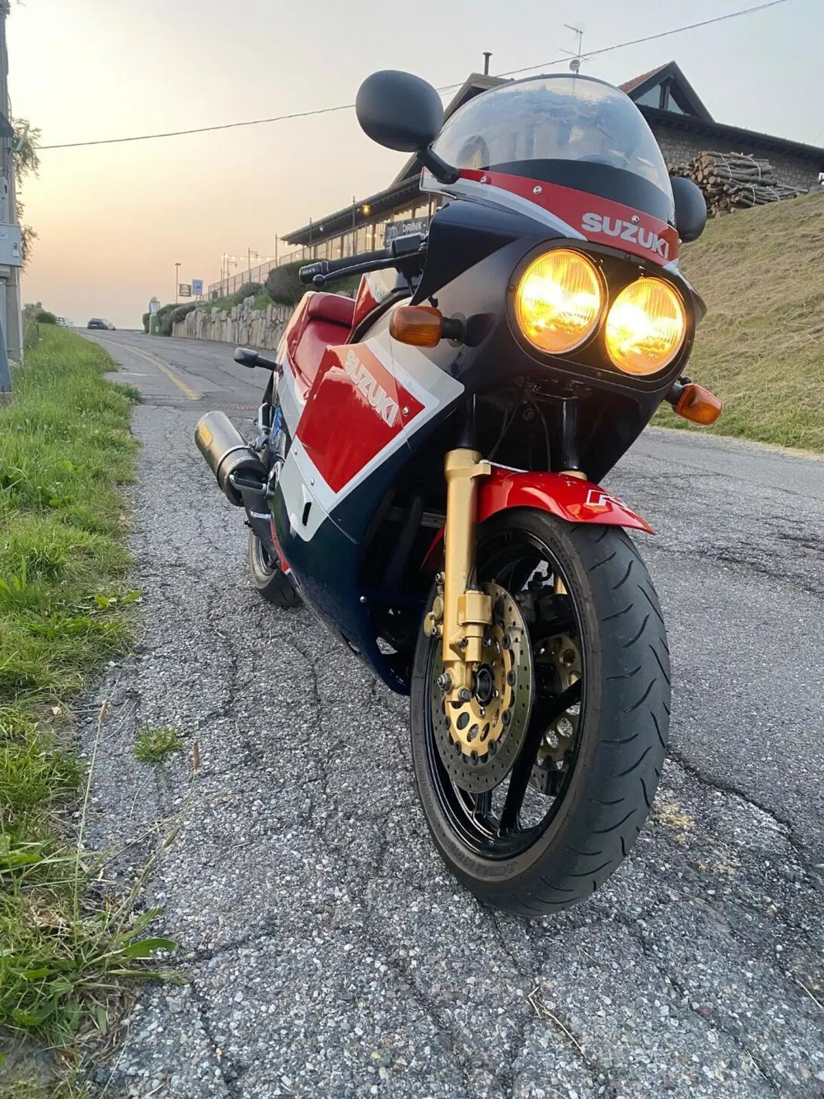 Suzuki Gsx 1100 r (7)