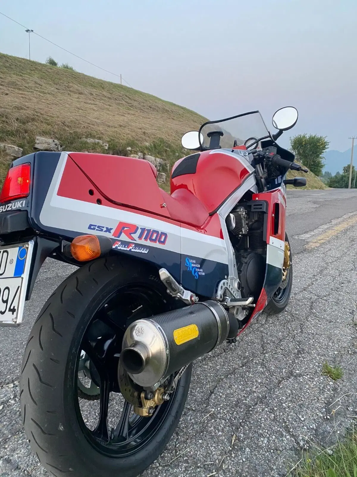 Suzuki Gsx 1100 r (8)