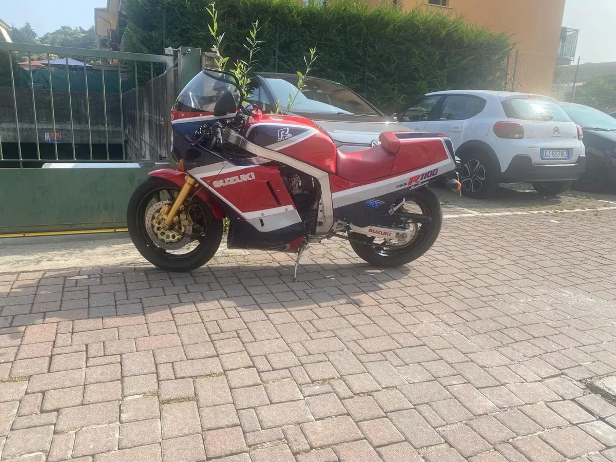 Suzuki Gsx 1100 r (9)