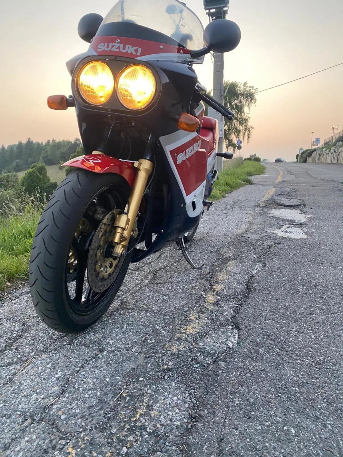Suzuki Gsx 1100 r (10)