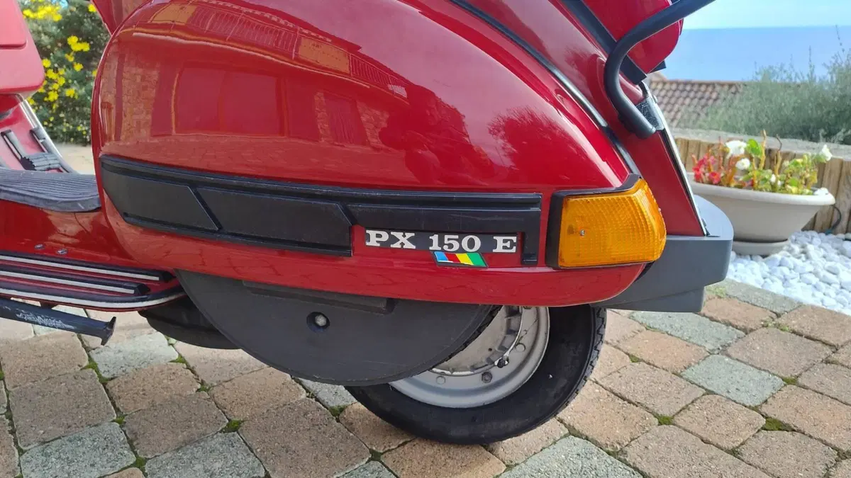 Piaggio Vespa PX 150 E Arcobaleno (3)