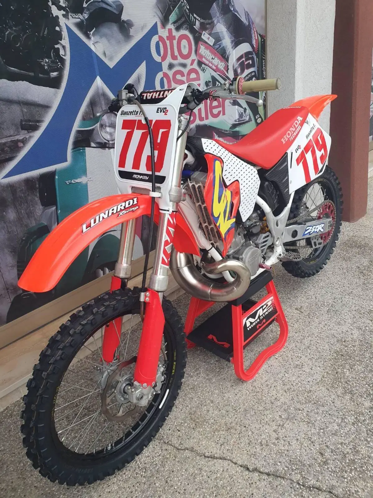 Honda CR 250R  (2)