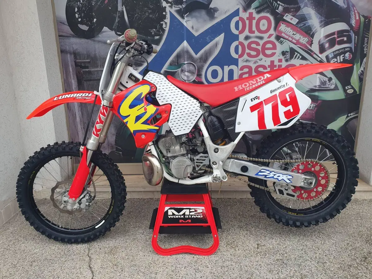 Honda CR 250R  (3)
