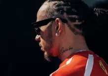 “Sulla schiena? Ho 42 anni e sto benissimo, ma in rettilineo volano”: Hamilton svela il punto debole Ferrari dopo le qualifiche ad Austin