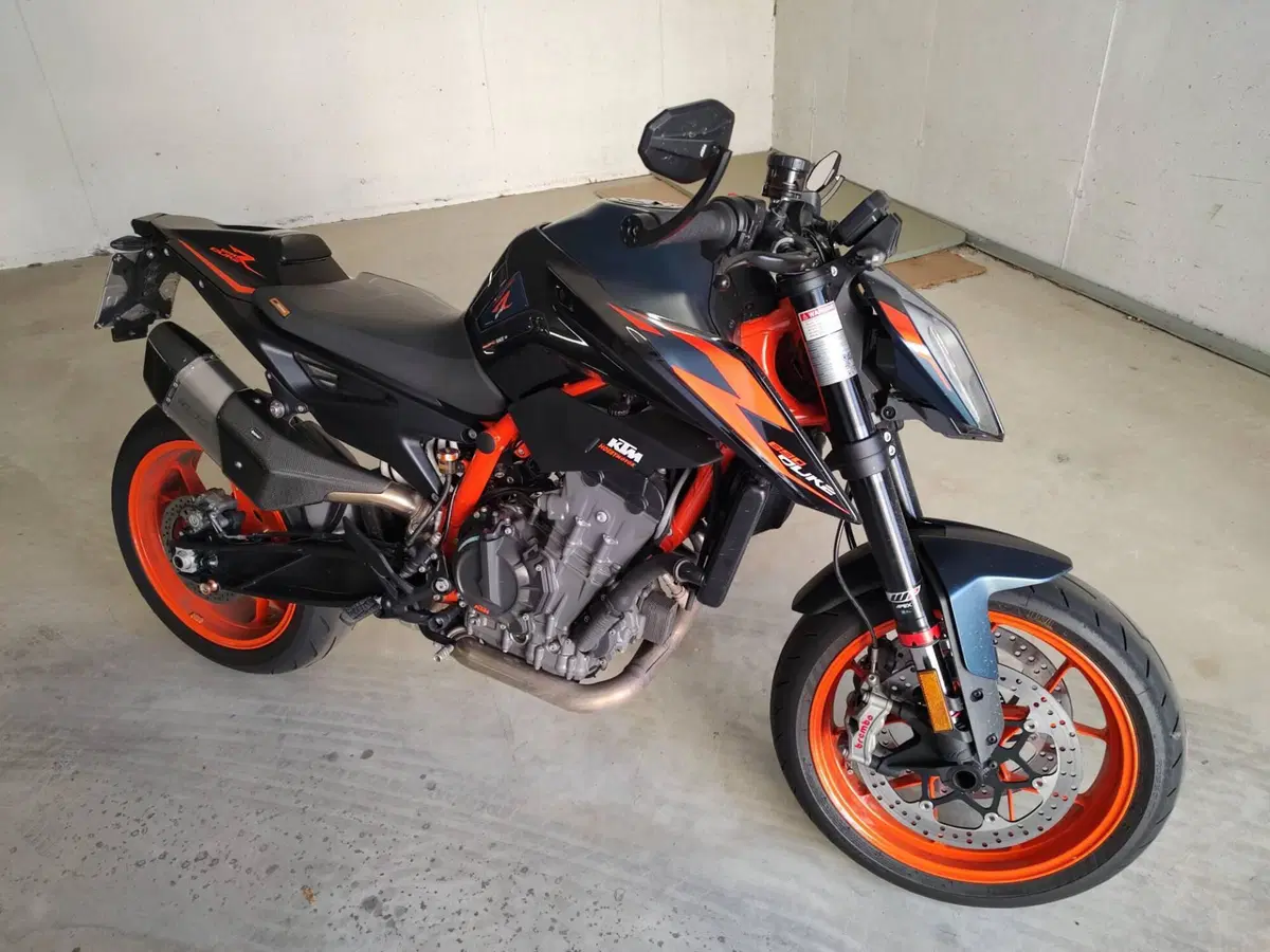 Dude 890 R Vendo KTM 890 Duke R (2021 - 23) usata a Lugo di Vicenza (codice ...