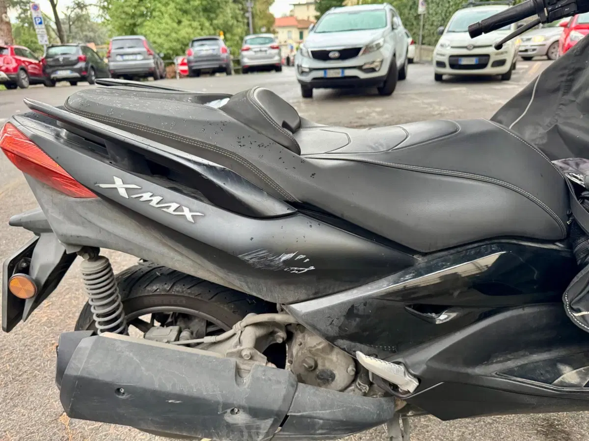 Yamaha X-Max 300 Iron Max (2019 - 20) (5)