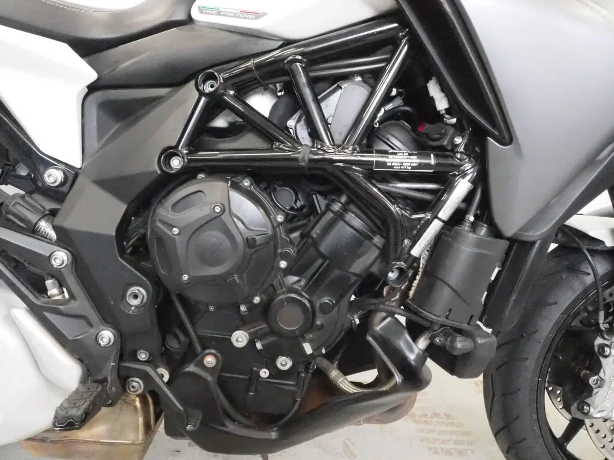 MV Agusta Turismo Veloce 800 (2017 - 19) (2)