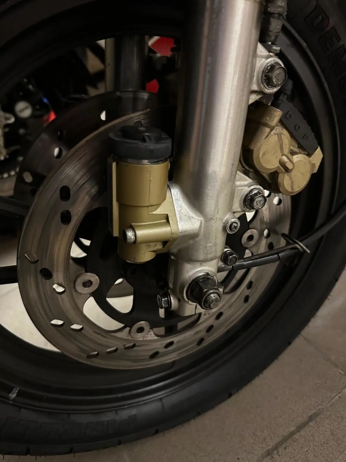 Suzuki RG 500 (4)