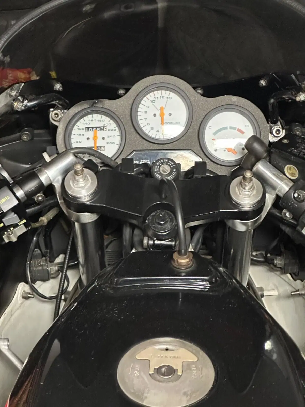 Suzuki RG 500 (17)