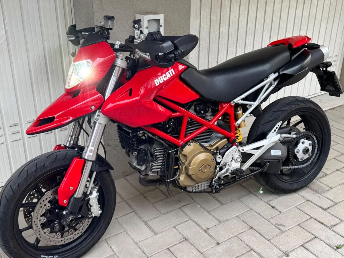 Ducati Hypermotard 1100 (2007 - 09) (4)