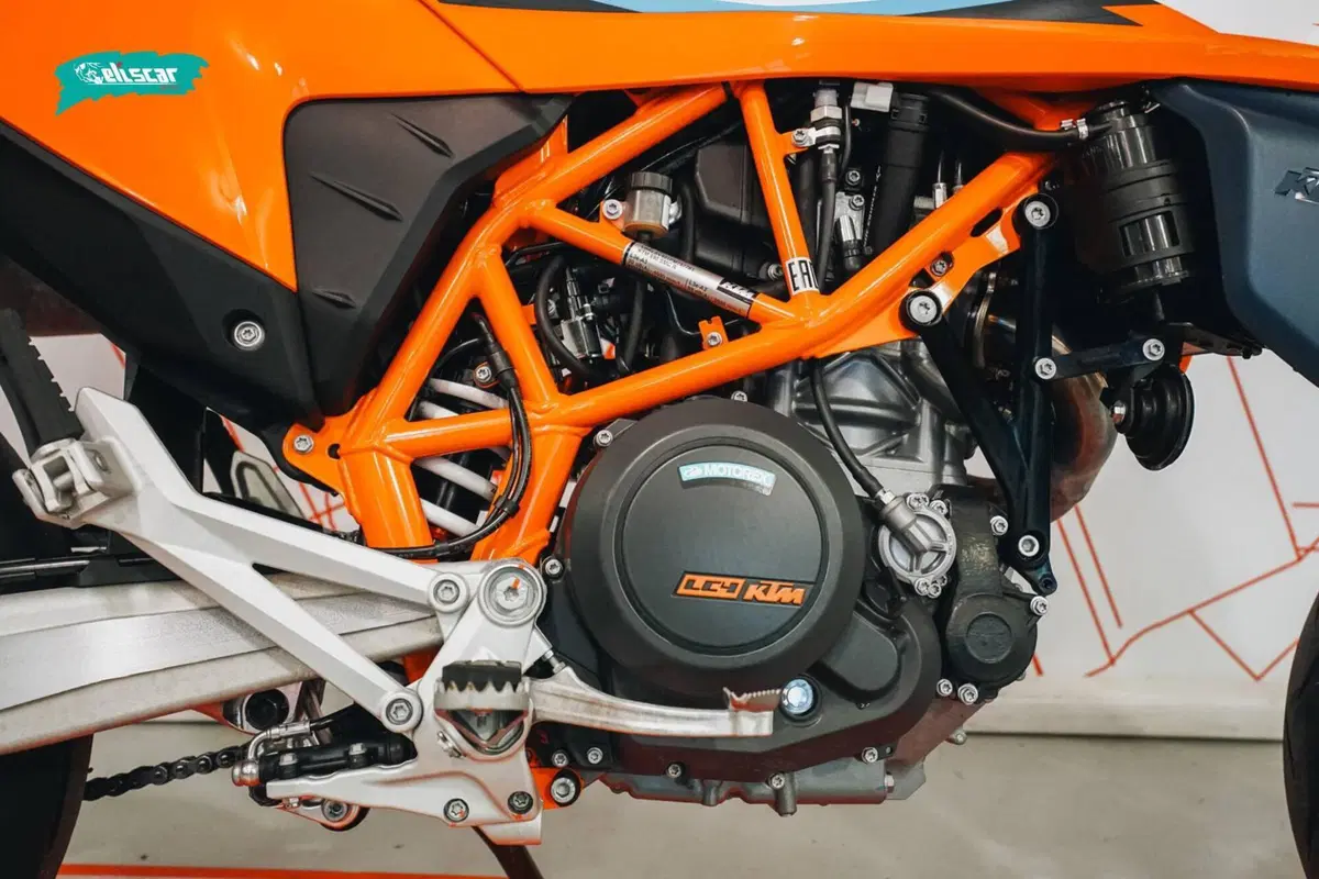 KTM 690 SMC R (2023 - 25) (6)