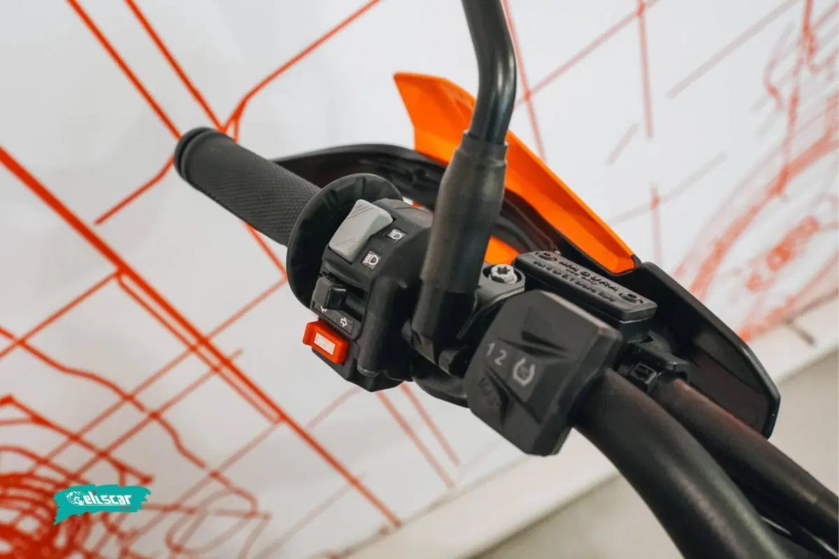 KTM 690 SMC R (2023 - 25) (9)