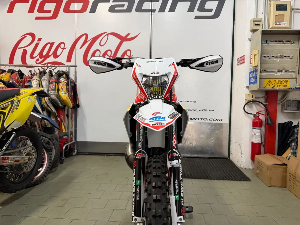 KTM 300 EXC TBI (2024) (4)