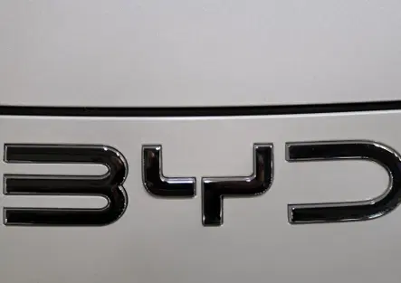 BYD vietate nella base USA in Giappone: stop alle auto cinesi per timore di spionaggio