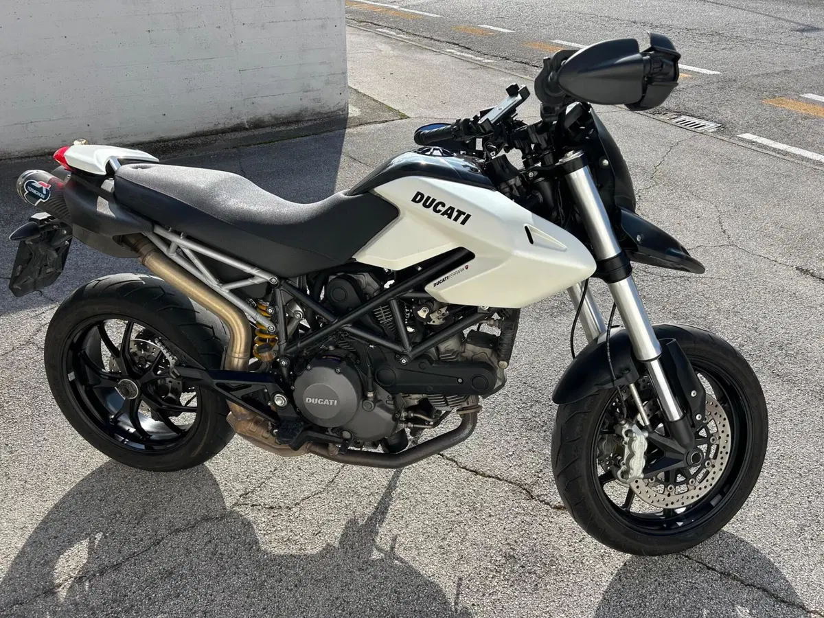 Ducati Hypermotard 796 (2012) (4)