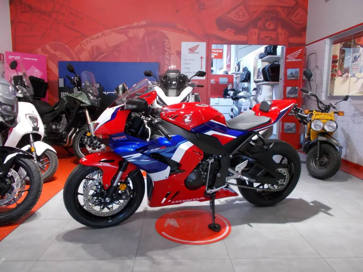 Honda CBR 1000 RR-R Fireblade (2022 - 23)