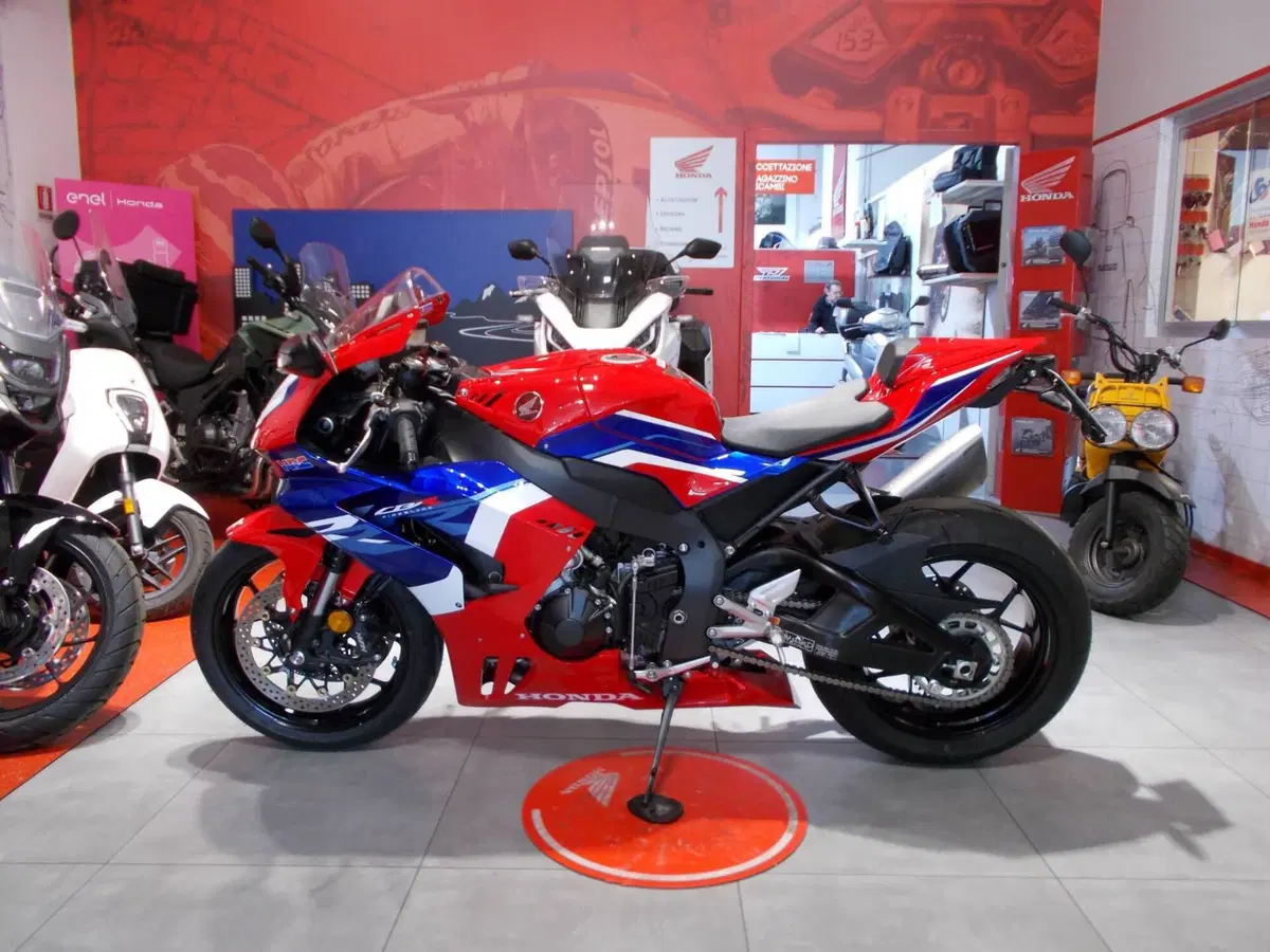 Honda CBR 1000 RR-R Fireblade (2022 - 23) (5)