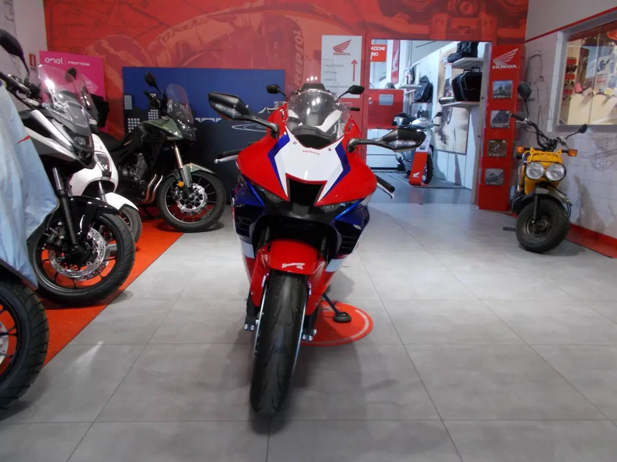 Honda CBR 1000 RR-R Fireblade (2022 - 23) (7)