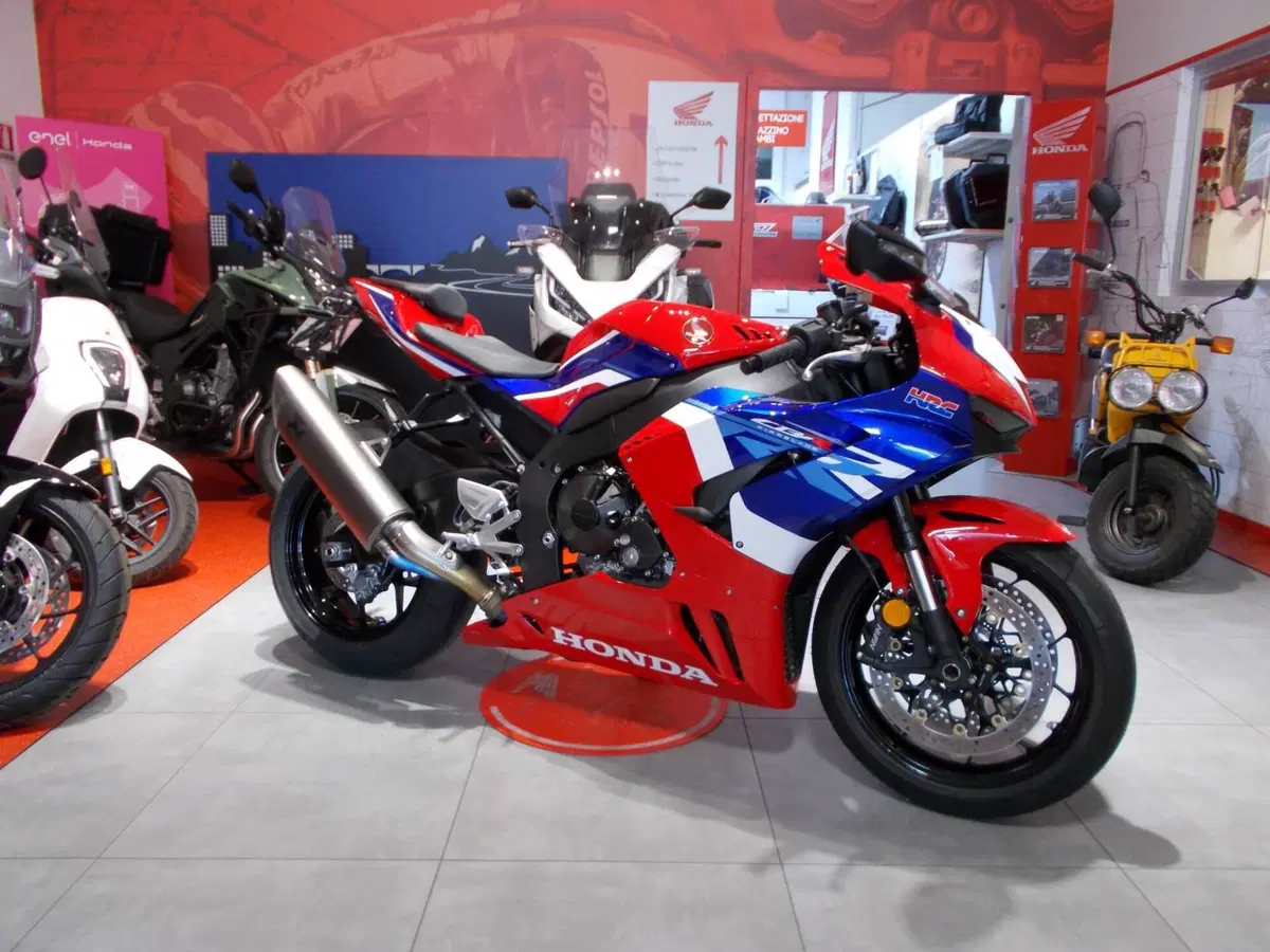Honda CBR 1000 RR-R Fireblade (2022 - 23) (9)