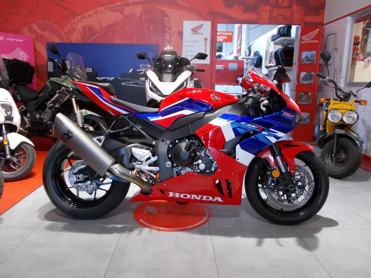 Honda CBR 1000 RR-R Fireblade (2022 - 23) (10)