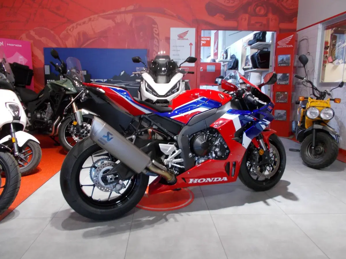 Honda CBR 1000 RR-R Fireblade (2022 - 23) (11)