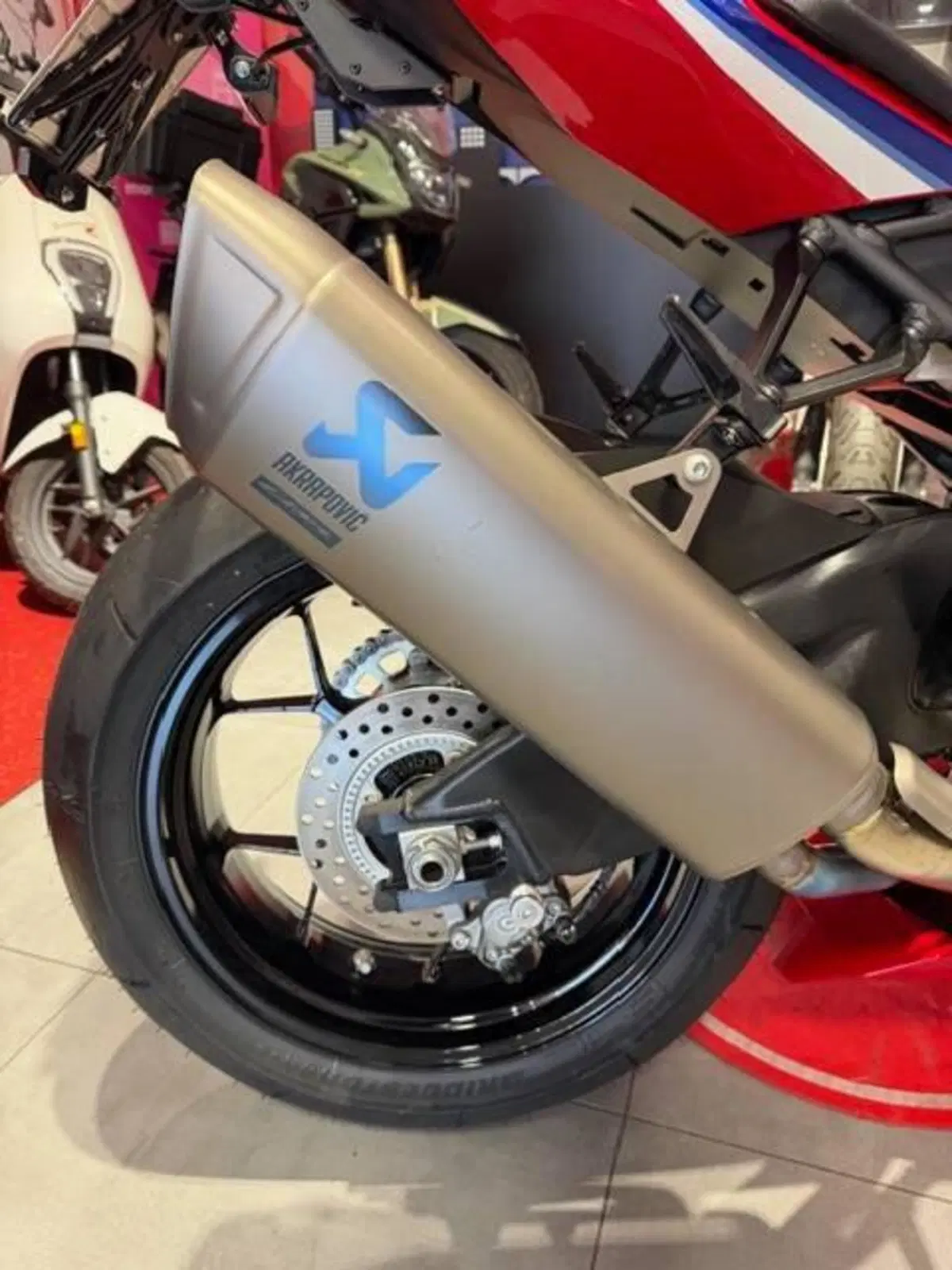 Honda CBR 1000 RR-R Fireblade (2022 - 23) (13)