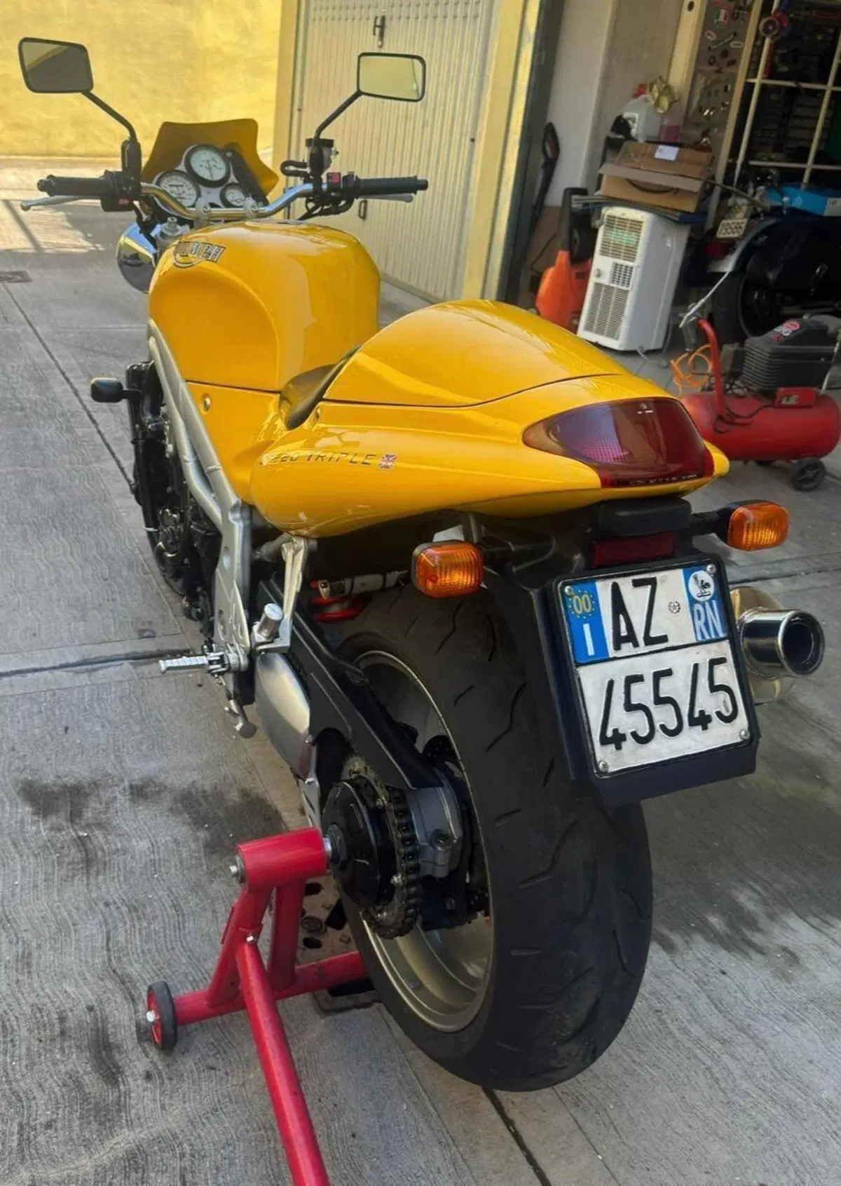 Triumph speed triple 955 racing yellow (3)