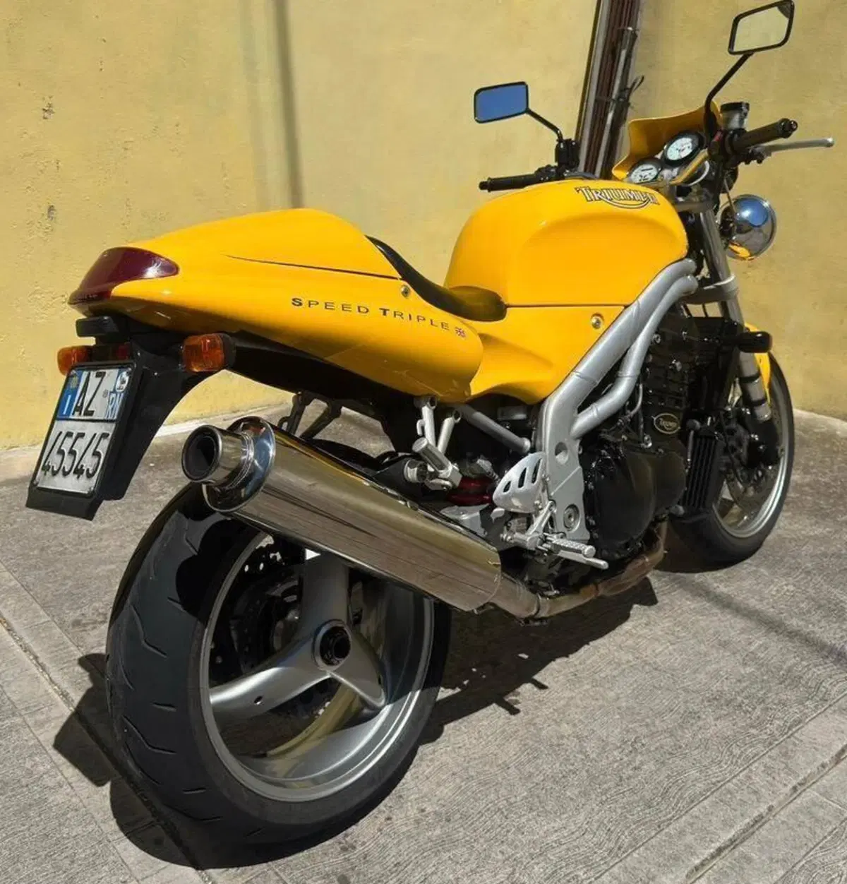 Triumph speed triple 955 racing yellow (4)
