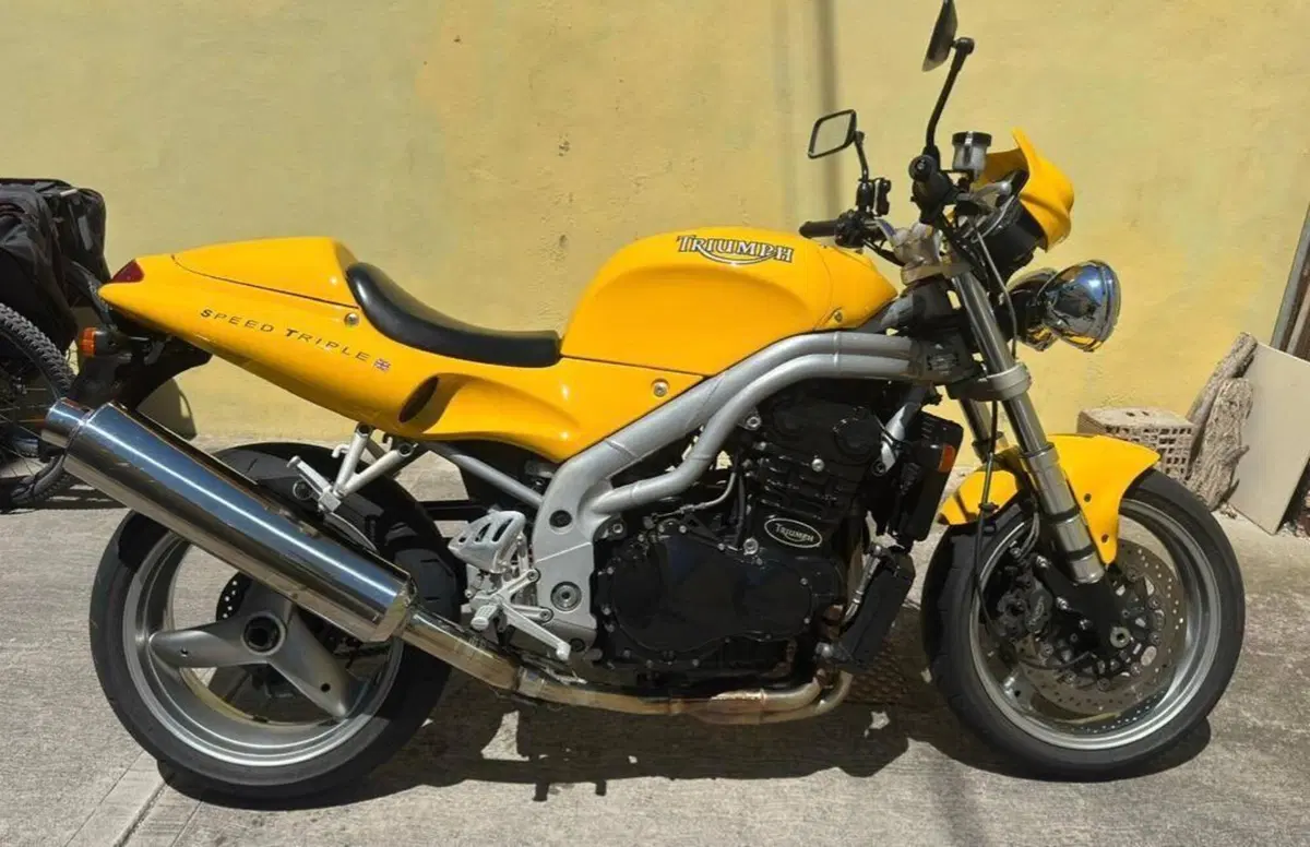 Triumph speed triple 955 racing yellow (5)