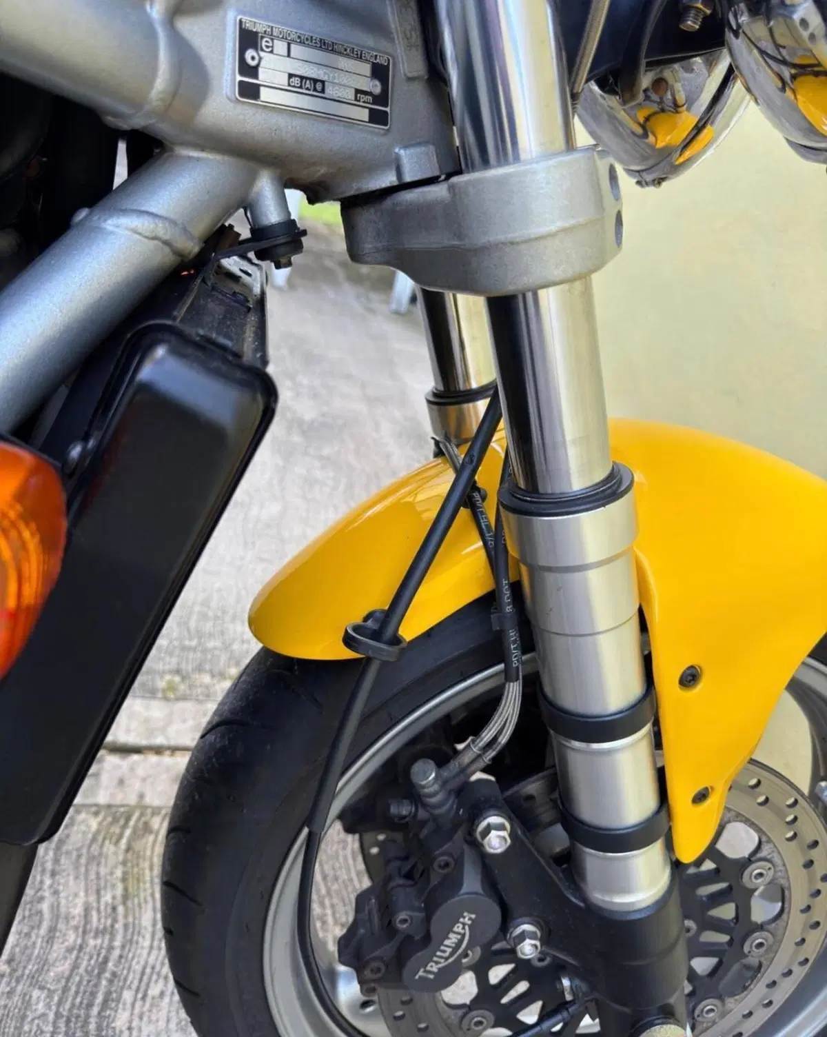Triumph speed triple 955 racing yellow (6)