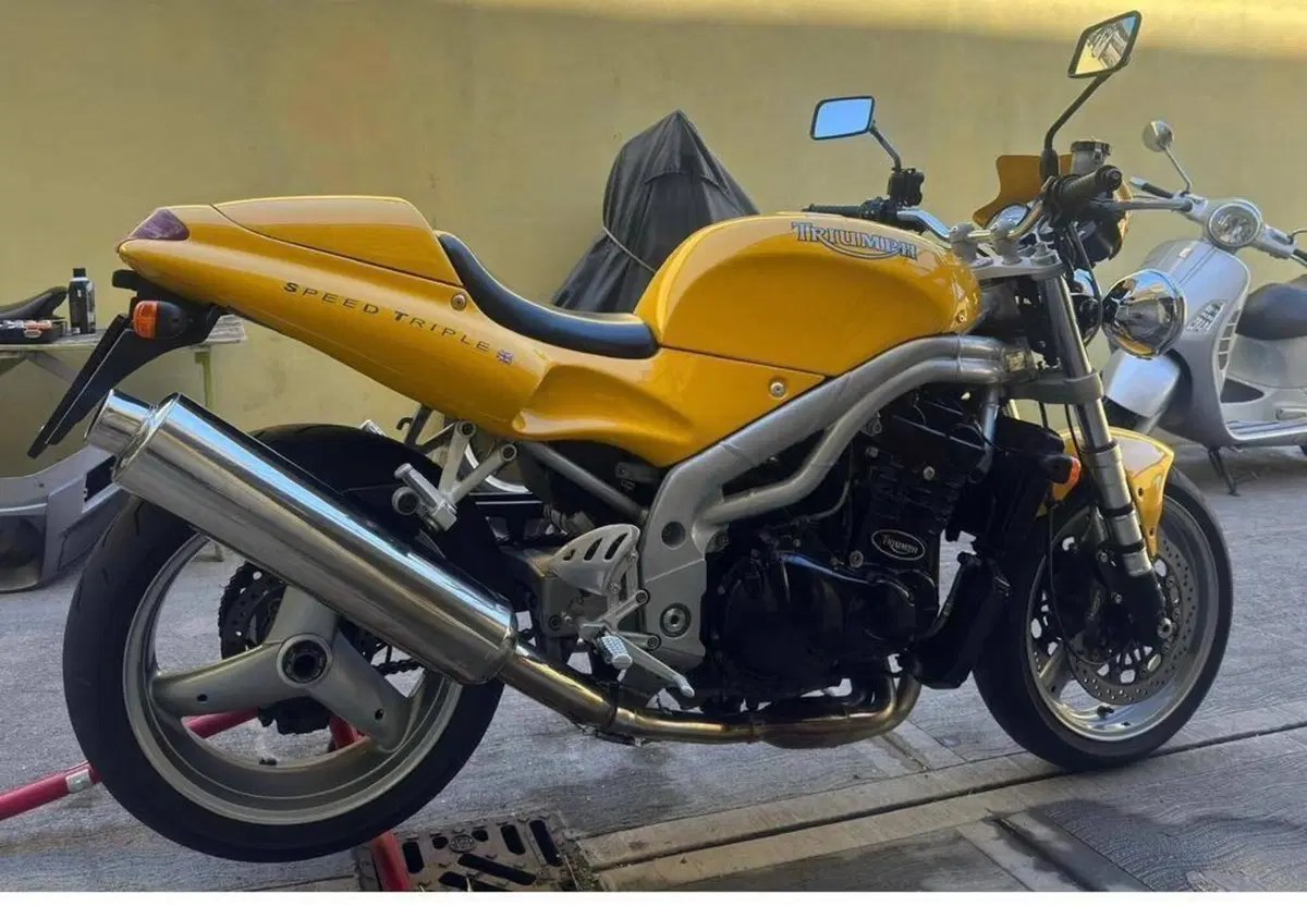 Triumph speed triple 955 racing yellow (8)