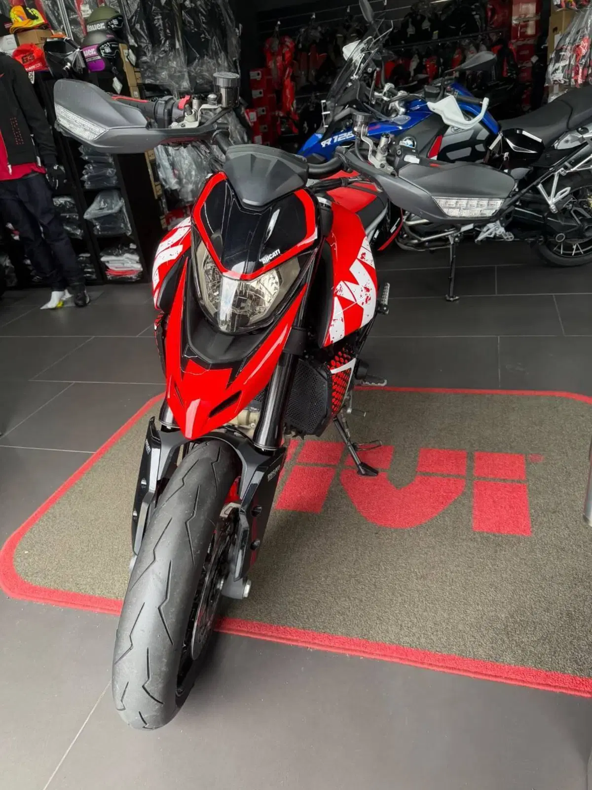 Vendo Ducati Hypermotard 950 SP (2022 - 25) usata a Luzzi (codice ...