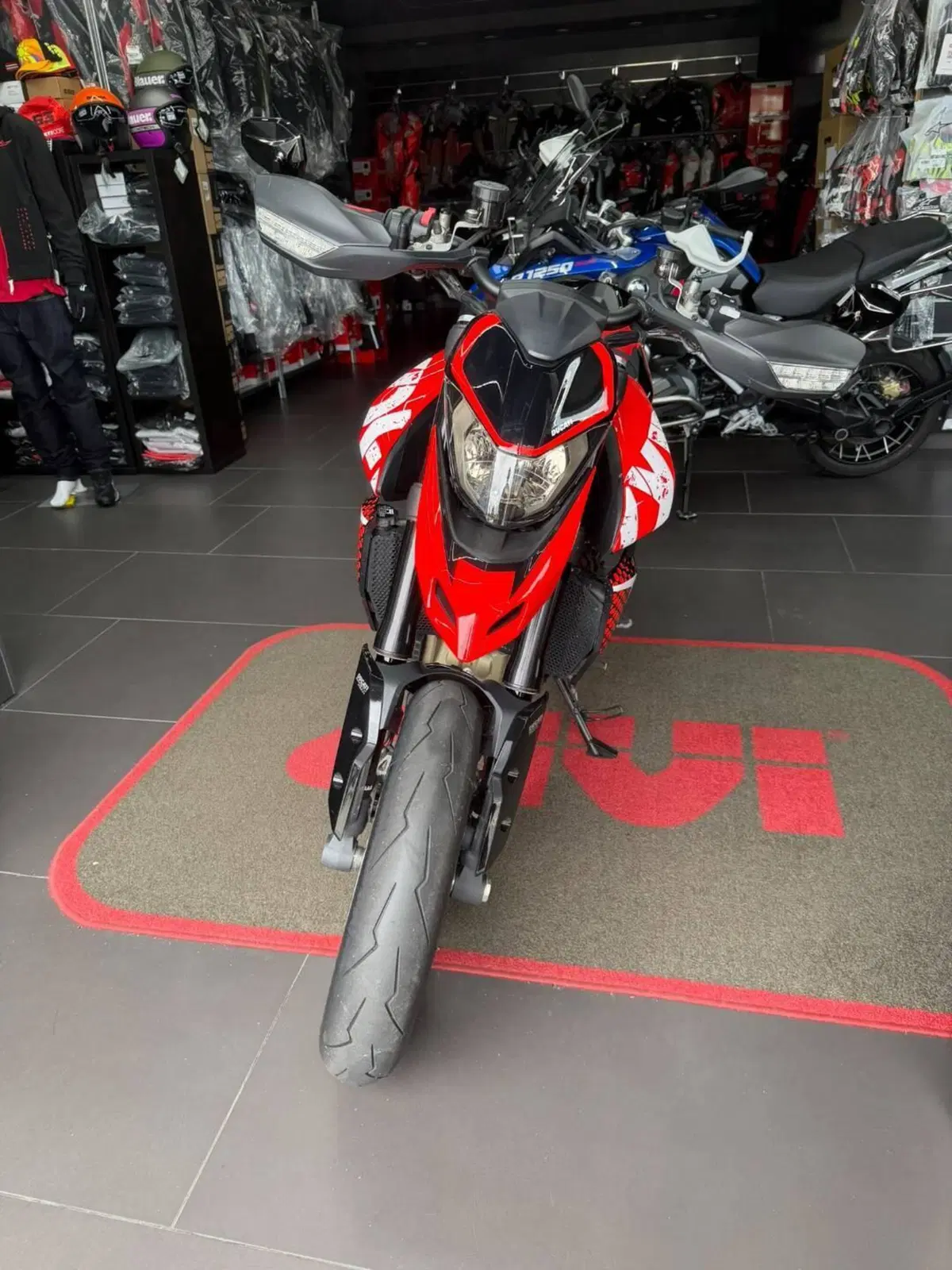 Vendo Ducati Hypermotard 950 SP (2022 - 25) usata a Luzzi (codice ...