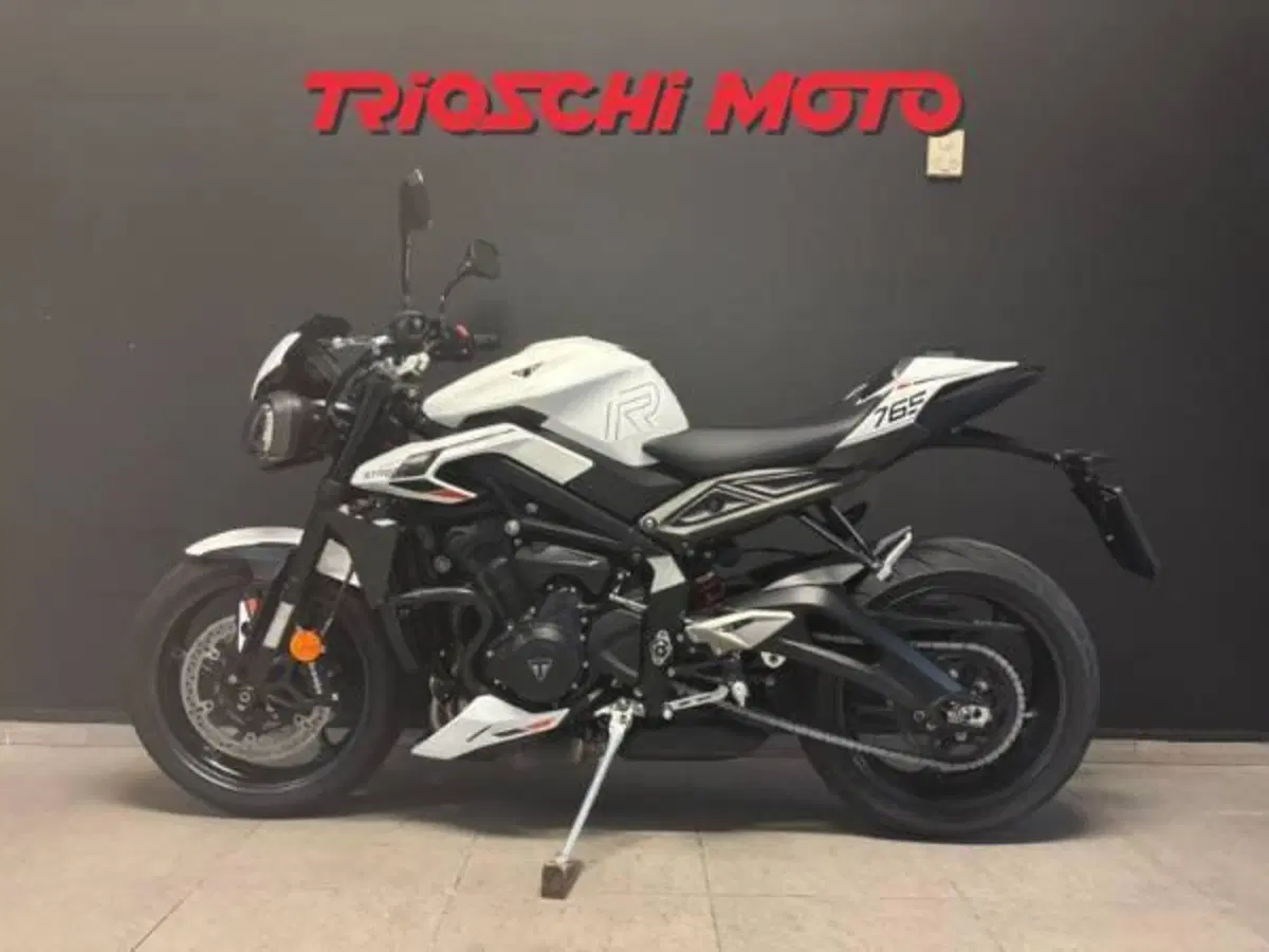 Triumph Street Triple 765 R (2023 - 26) (2)
