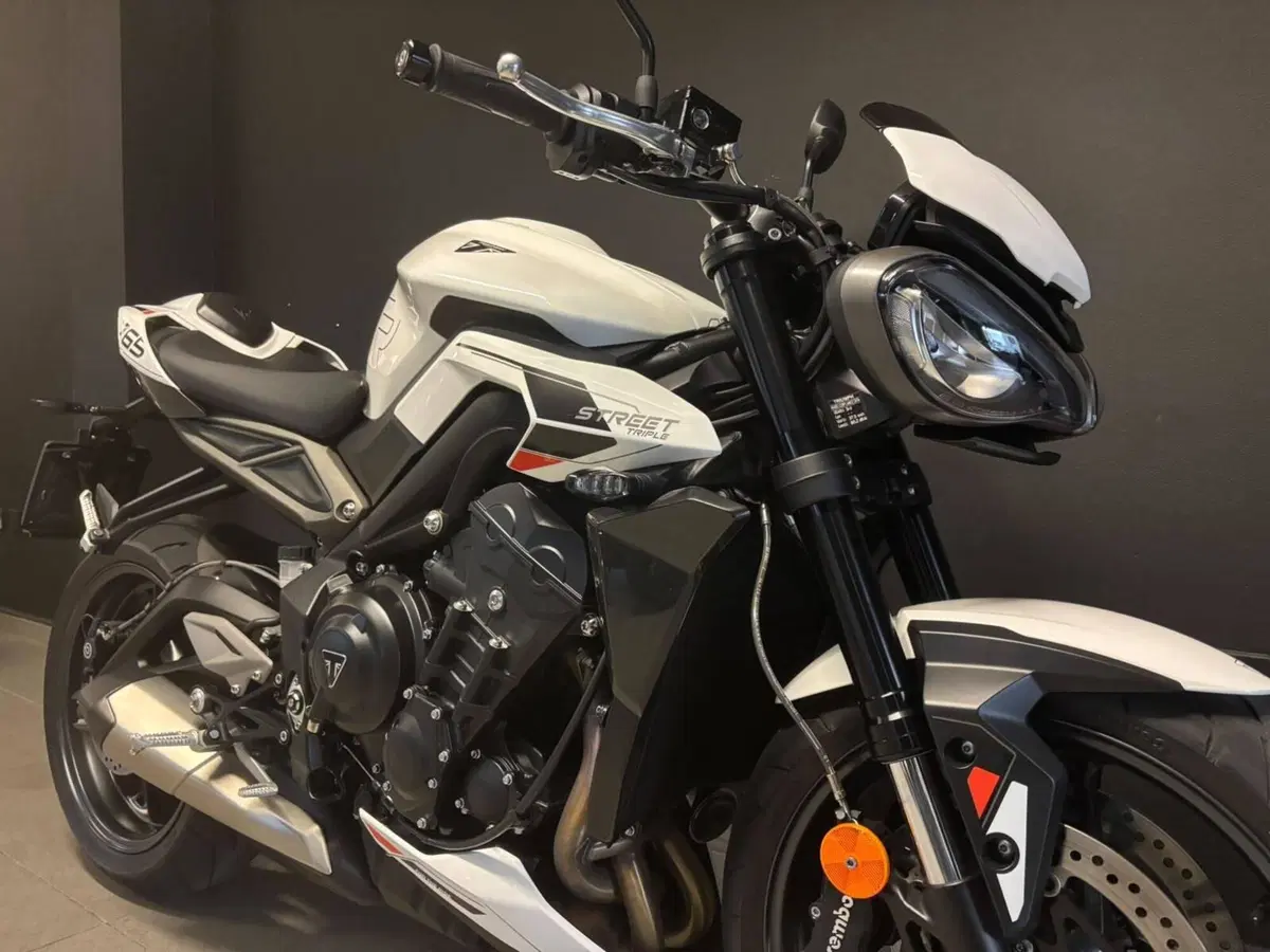 Triumph Street Triple 765 R (2023 - 26) (3)