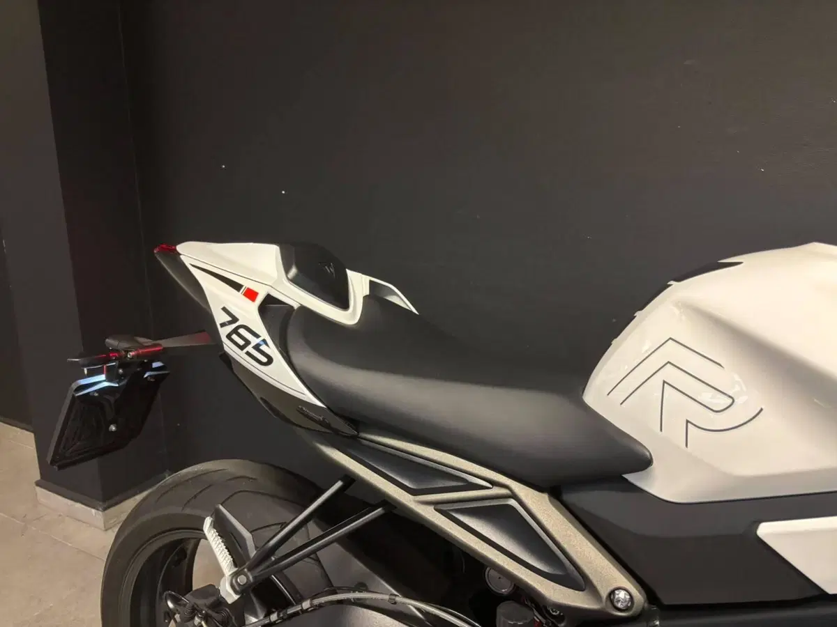 Triumph Street Triple 765 R (2023 - 26) (5)